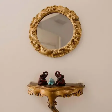 Elephant In My Apartmán *