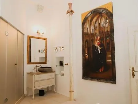 Elephant In My Apartman *